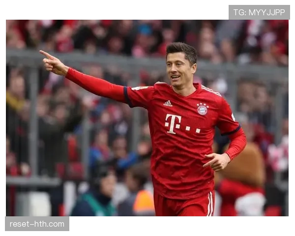 莱万多夫斯基状态回暖，37岁老将闪耀赛场开启职业生涯新篇章