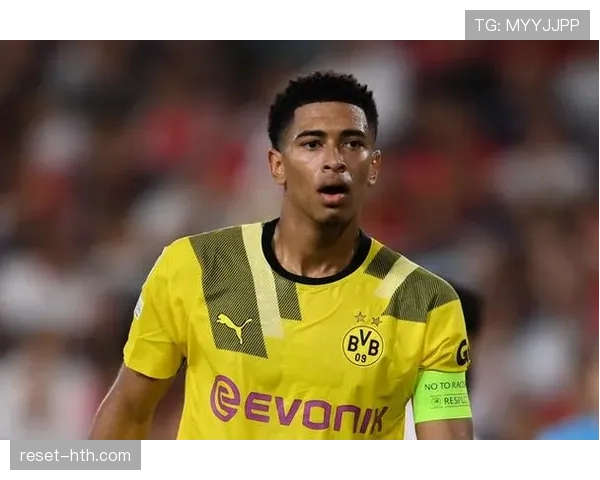 贝林厄姆与杰拉德全能中场对比：进攻组织与领袖气质差异解析